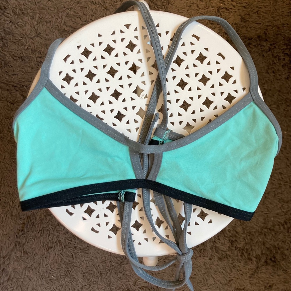 Jolyn  Color Contrast top, size L